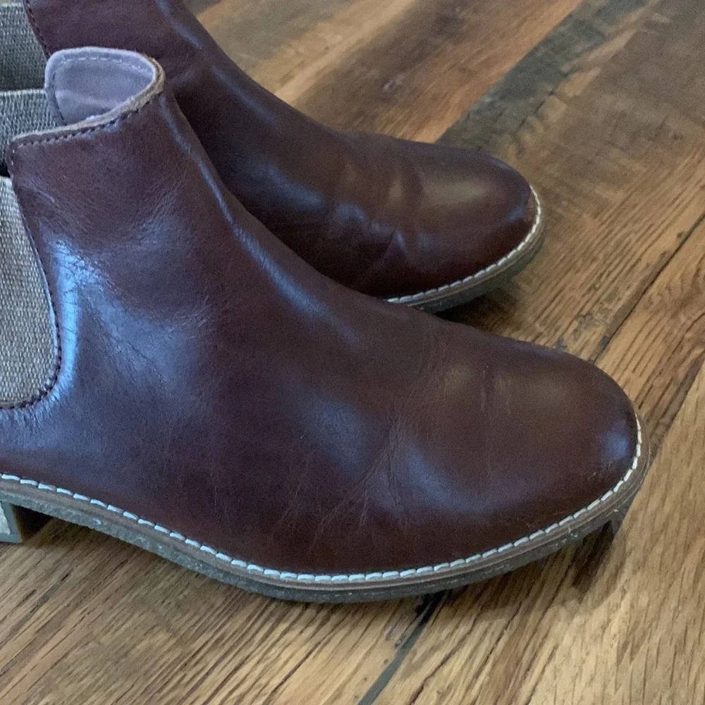 Sperry chelsea booties